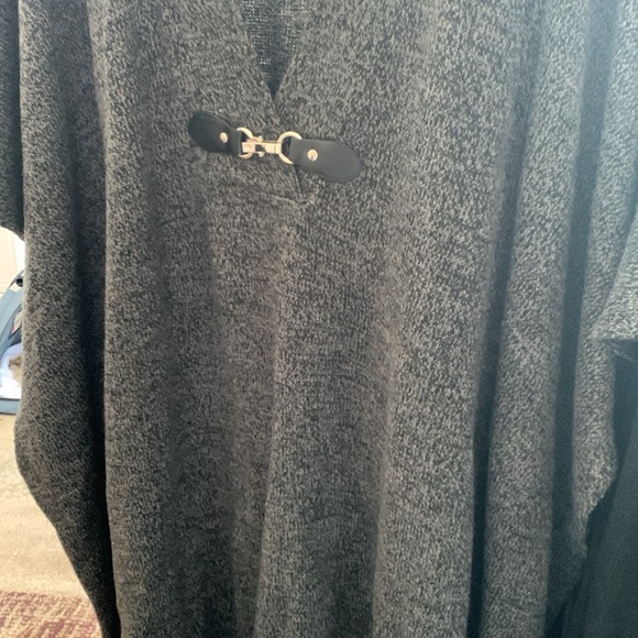 Catherines beautiful equestrian detail gray and black poncho top 5 x. NWOT - Picture 2 of 11